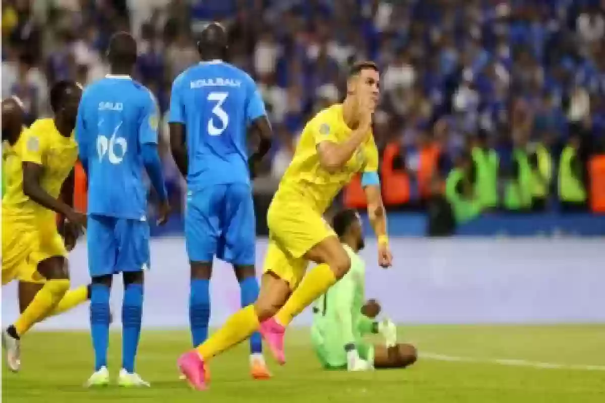 ماذا يحدث؟ .. الإيقاف يهدد 8 لاعبين في الهلال والنصر بالغياب عن الديربي الكبير.