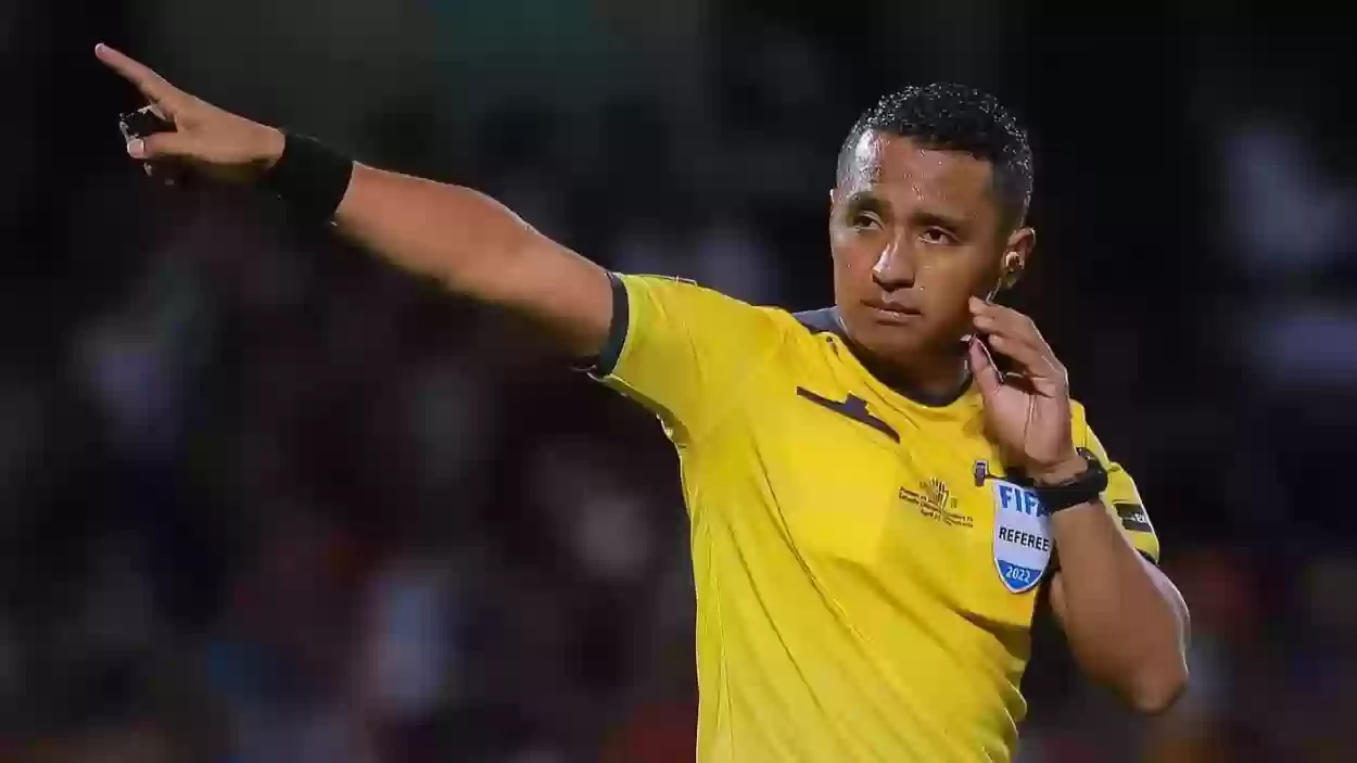 حكام مباريات الهلال والاتحاد