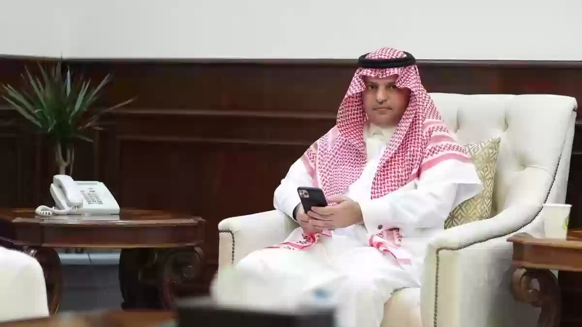 ماذا يحدث؟ .. مسلي آل معمر يرفض حضور مباراة النصر والأهلي.