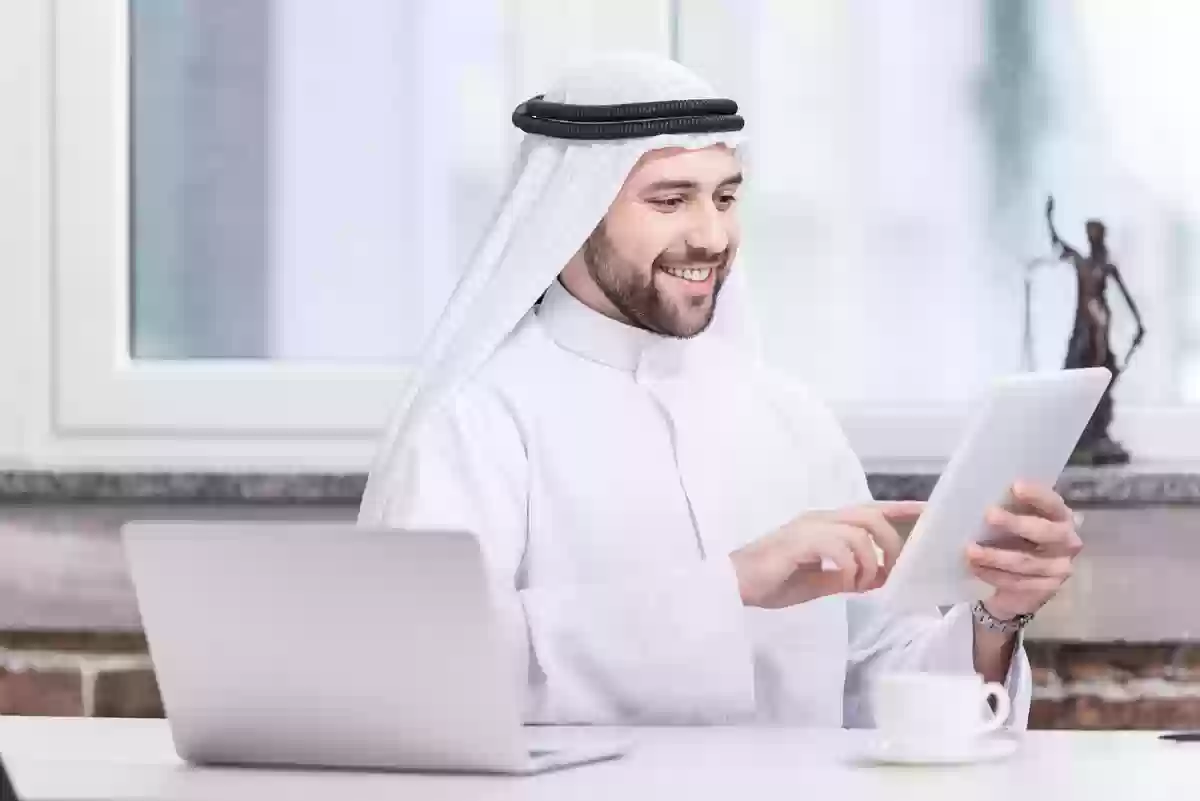 من يستطيع استخراج وثيقة العمل الحر